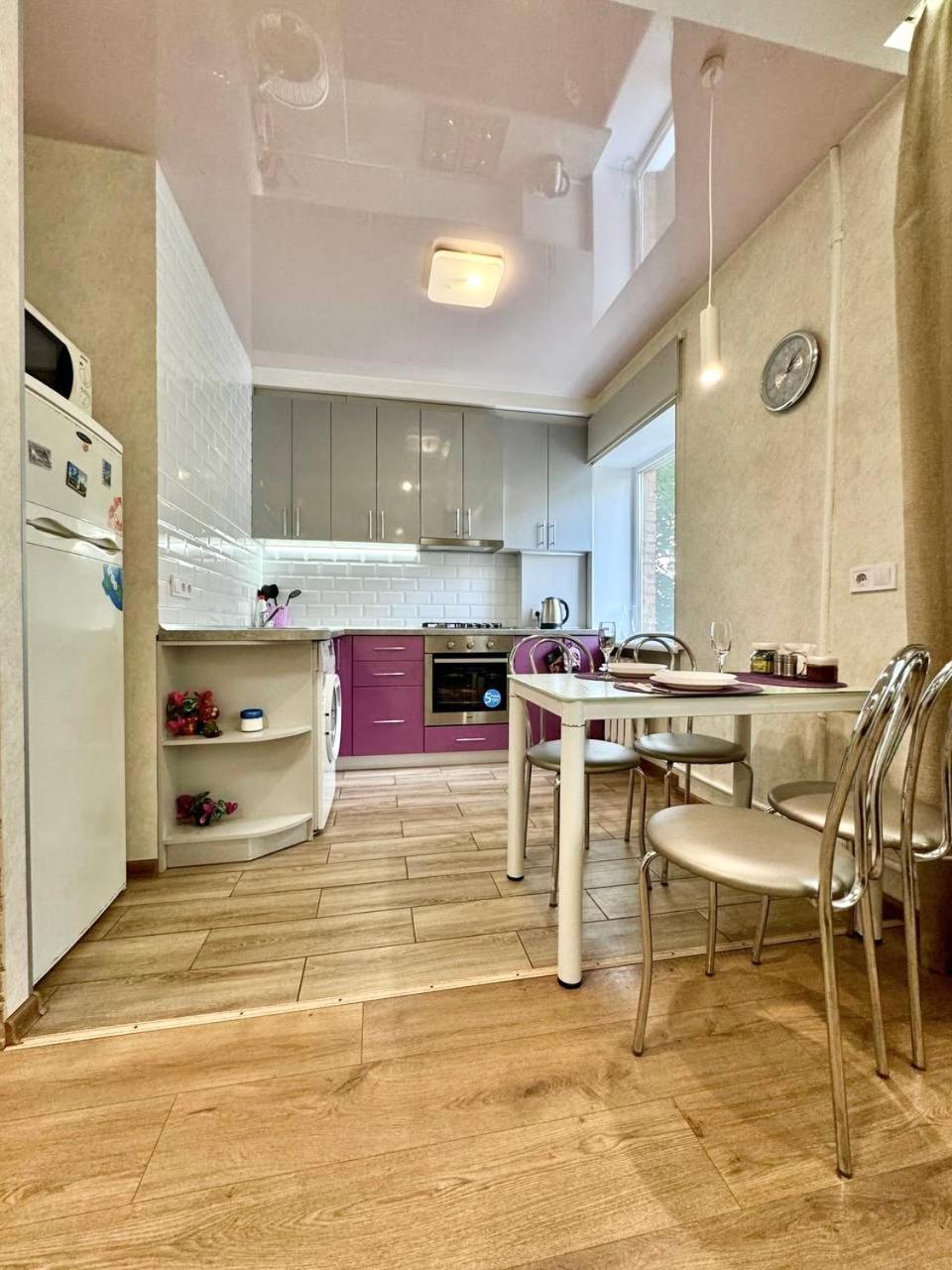 Apartpoltava Витончені Апартаменти Біля Лялькового Театру, Звітна Документація Для Відрядження, Банківський Чек Dış mekan fotoğraf