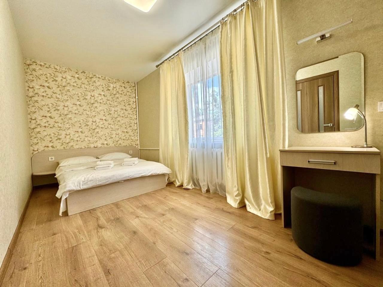 Apartpoltava Витончені Апартаменти Біля Лялькового Театру, Звітна Документація Для Відрядження, Банківський Чек Dış mekan fotoğraf
